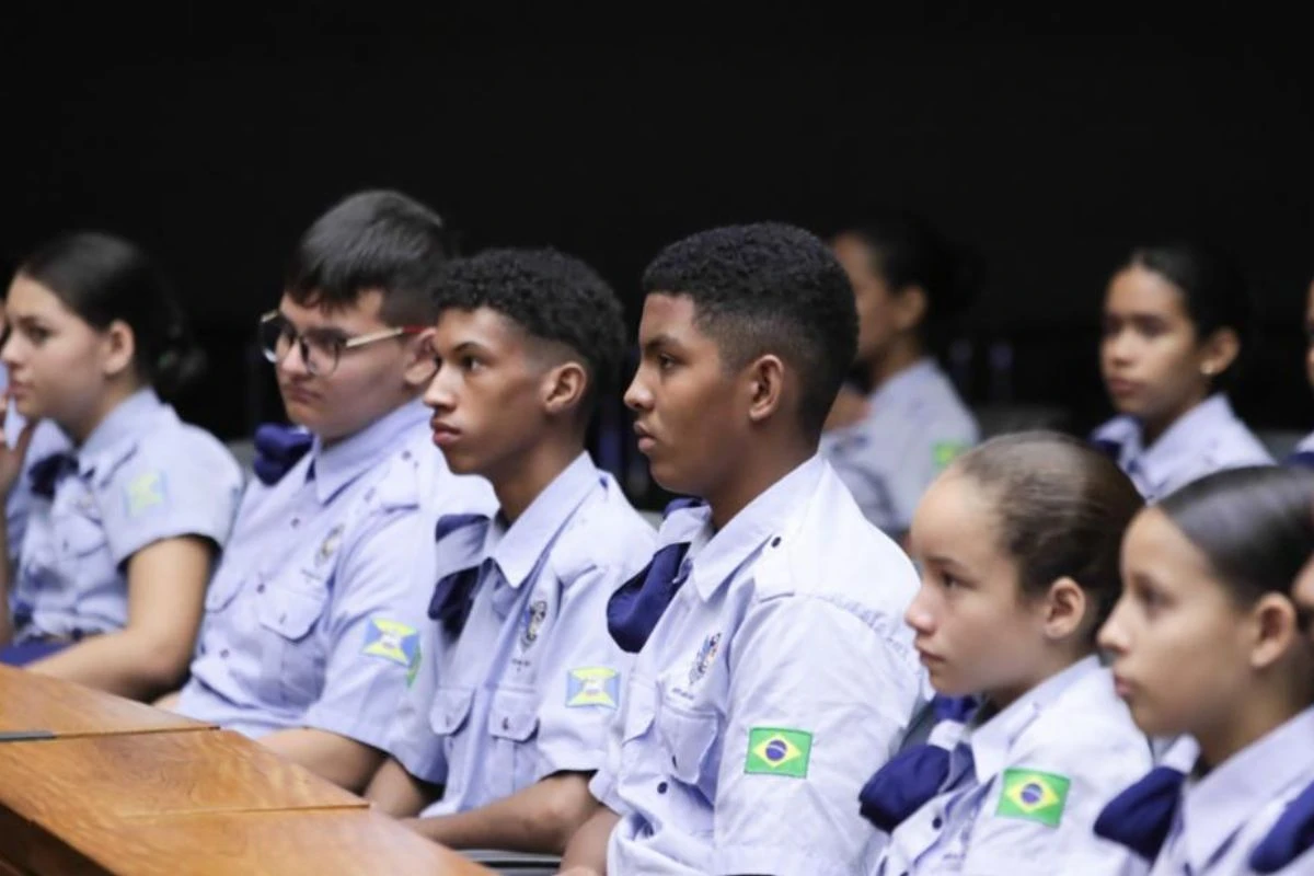 Cronograma de escola cívico-militar atrasa e incomoda base de Tarcísio