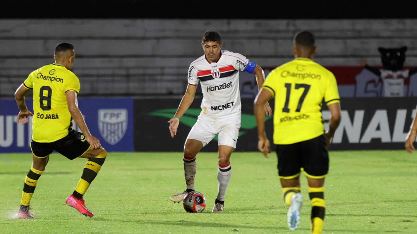 Vídeo: Botafogo-SP demite jogador que deu tapa em atleta do Coritiba