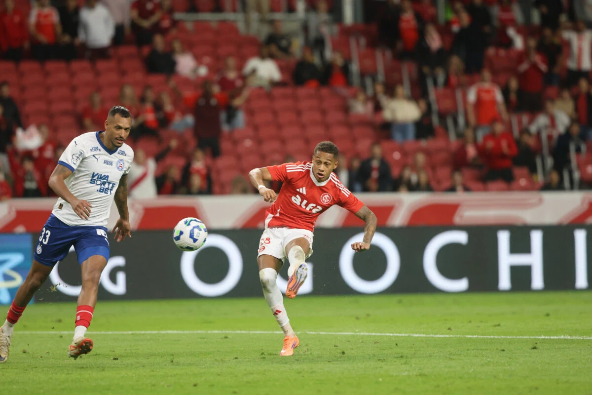 Internacional reclama de gol anulado na partida contra o Bahia; veja