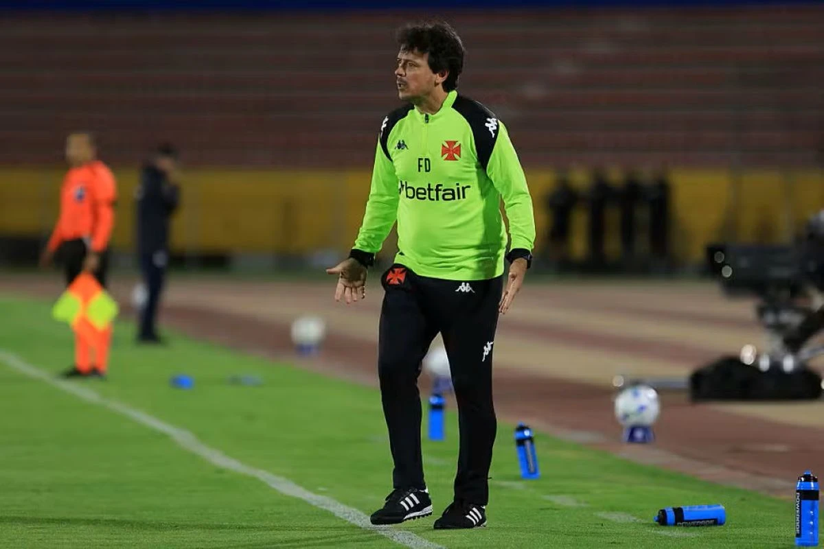 Após goleada, Diniz cita limitações financeiras para contratações