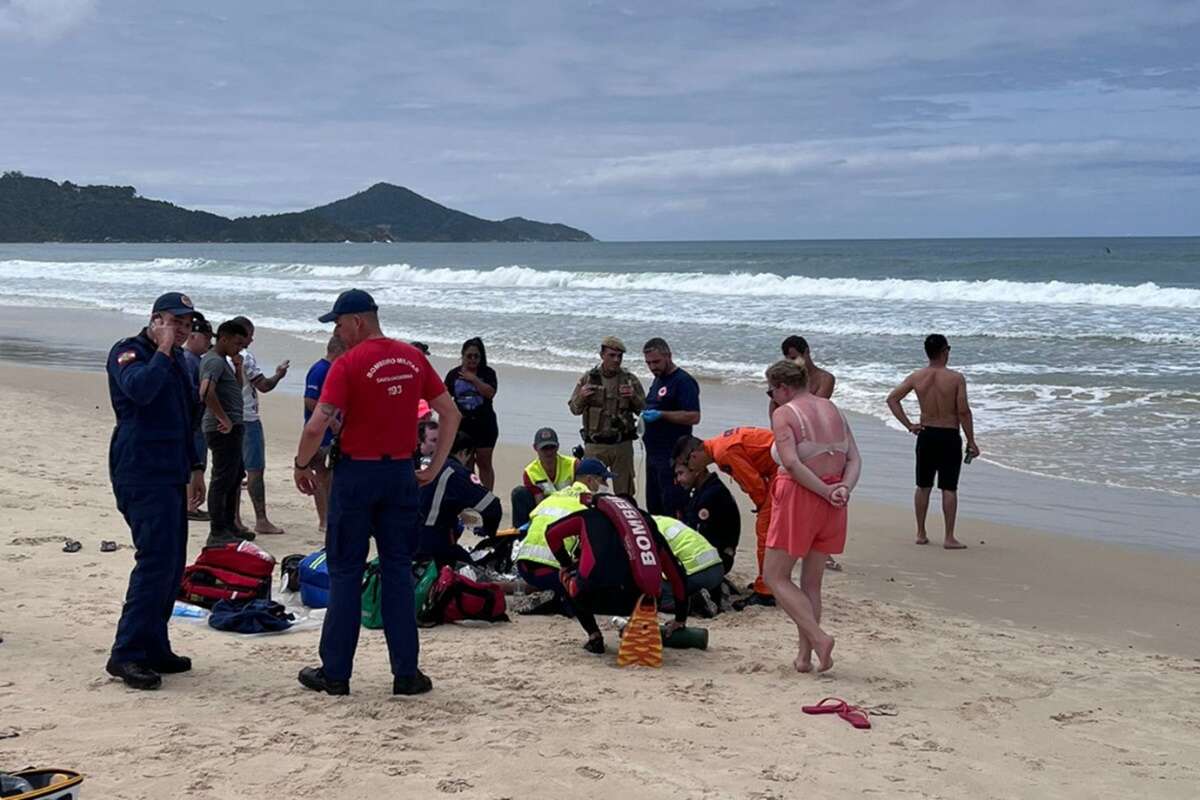 Pai e filho se afogam em praia em SC. Criança segue desaparecida