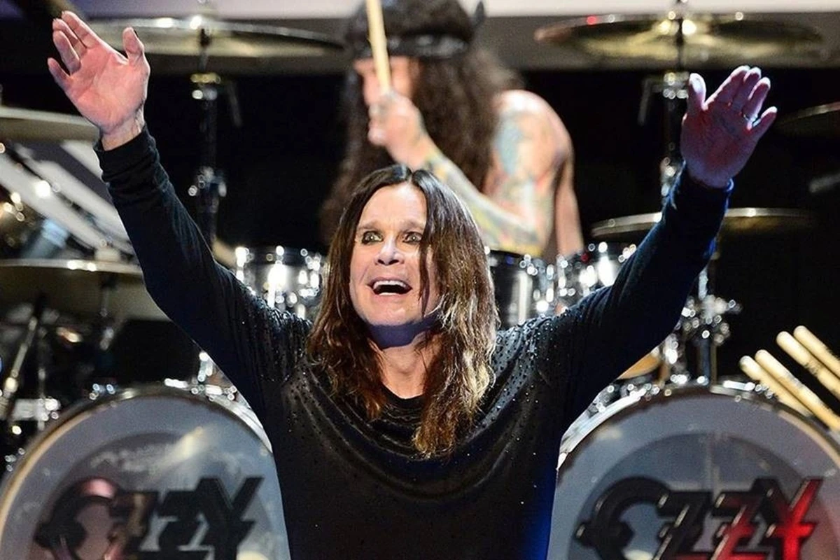 Relembre o episódio em que Ozzy Osbourne mordeu um morcego vivo