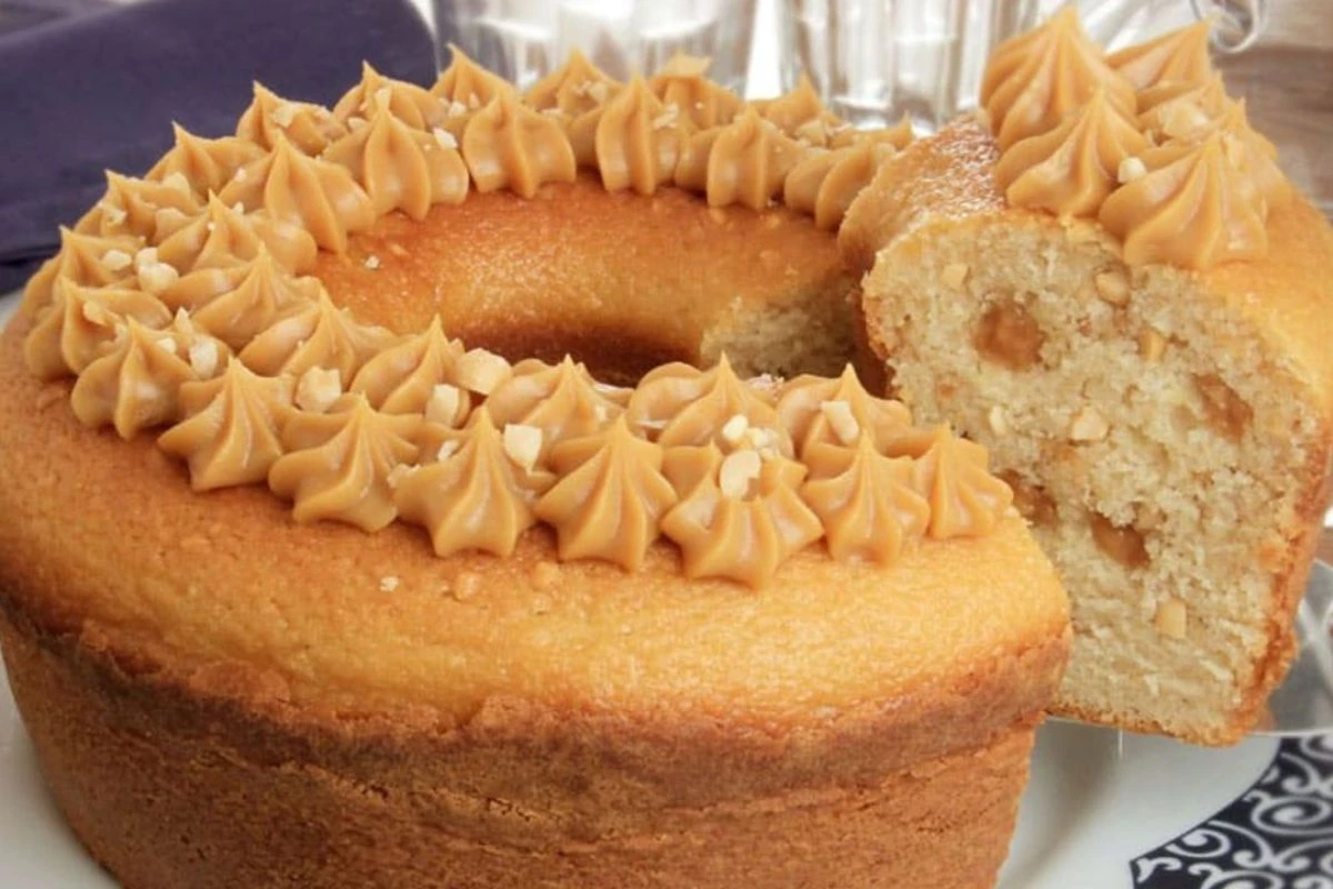 Esse bolo de amendoim de liquidificador pode salvar sua festa junina