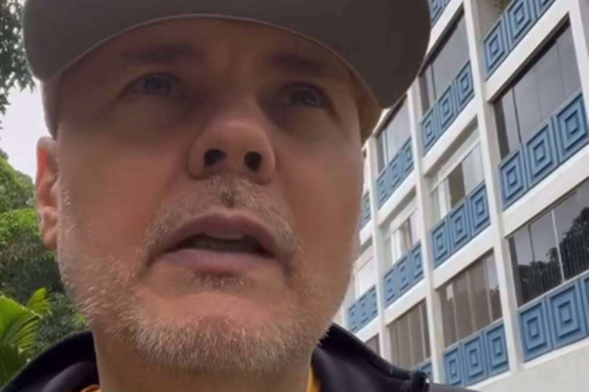 Billy Corgan, do Smashing Pumpkins, passea por Brasília antes de show