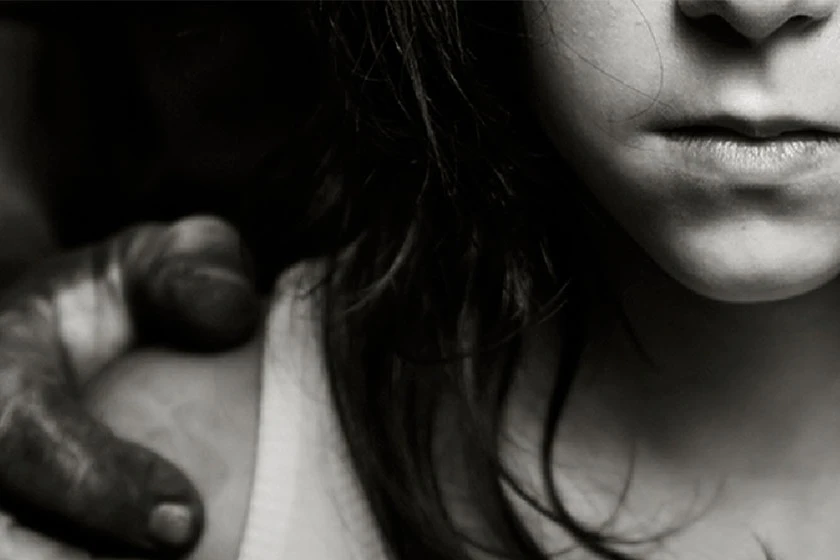 Justiça condena a 5 anos mulher que traficou a própria irmã para abuso