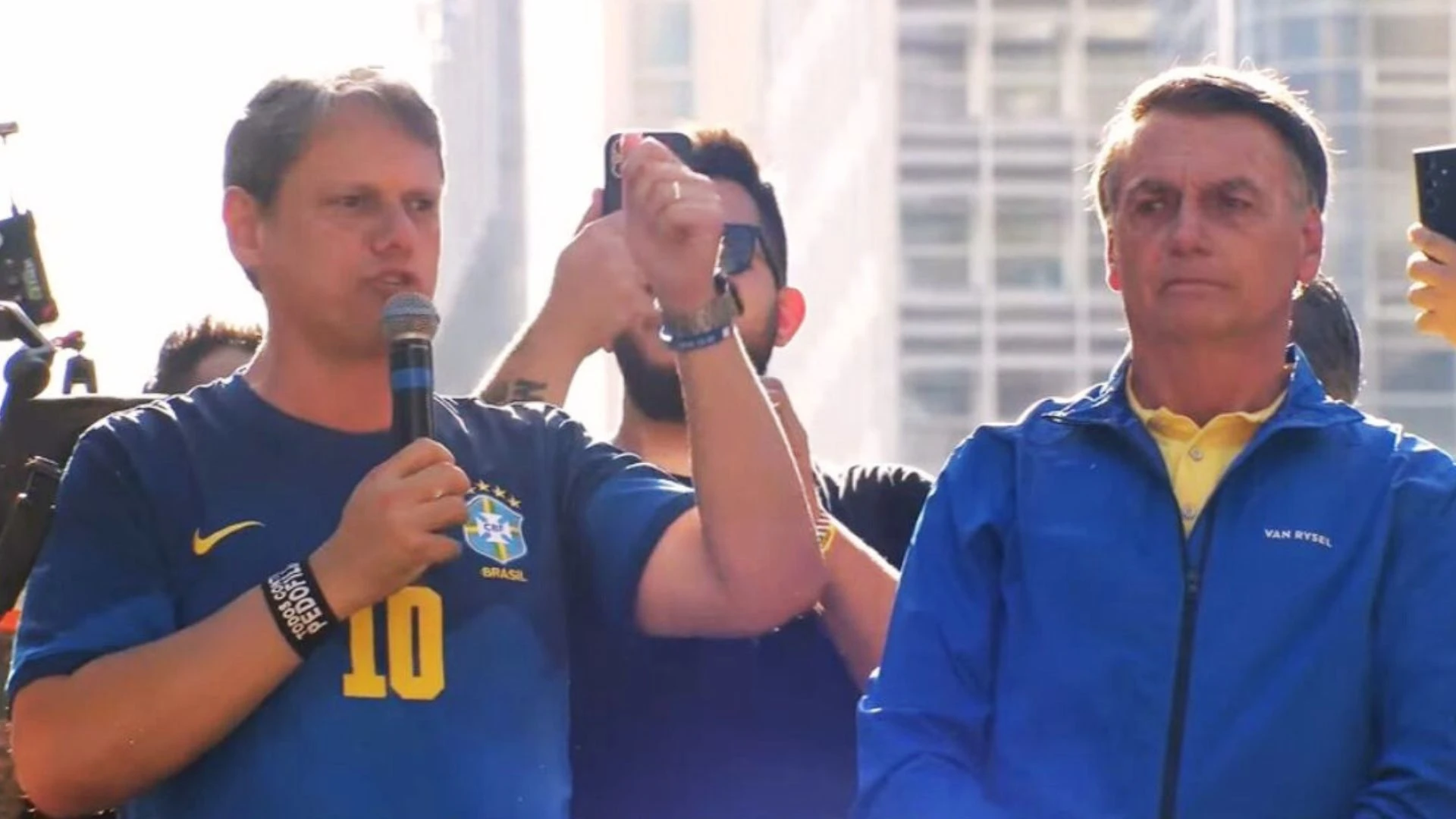 Um convite a Tarcísio: conte a seus eleitores sobre perdão a Bolsonaro