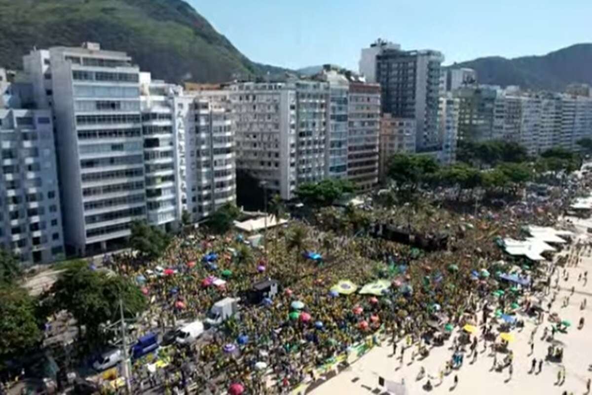 Bolsonaro faz ato em Copacabana por anistia a envolvidos no 8/1