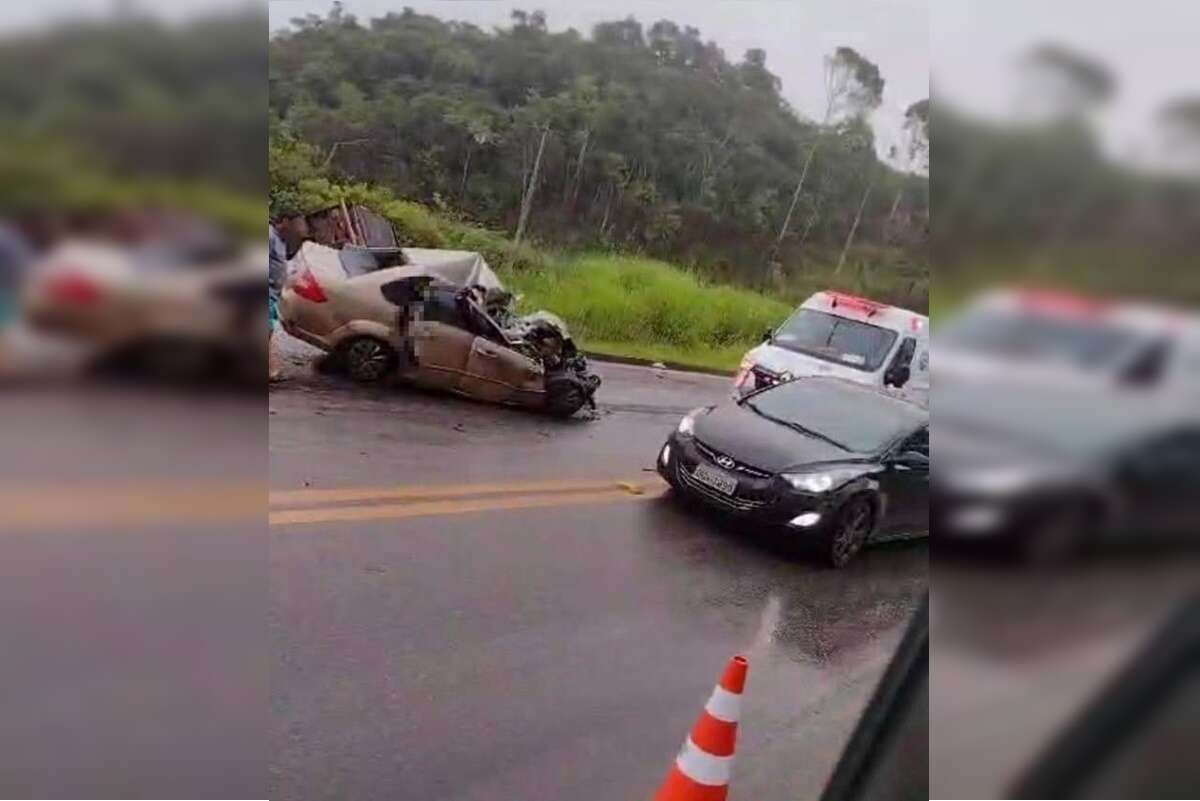 MG: acidente entre carro e caminhão deixa 5 mortos e 2 feridos