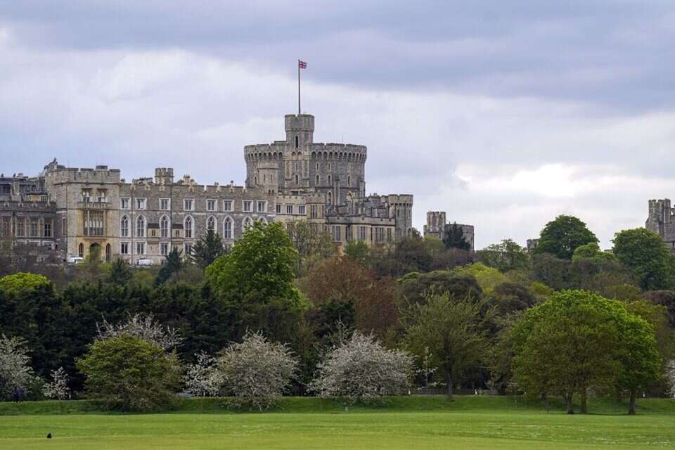 Castelo de Windsor, da família real, é invadido por homens mascarados