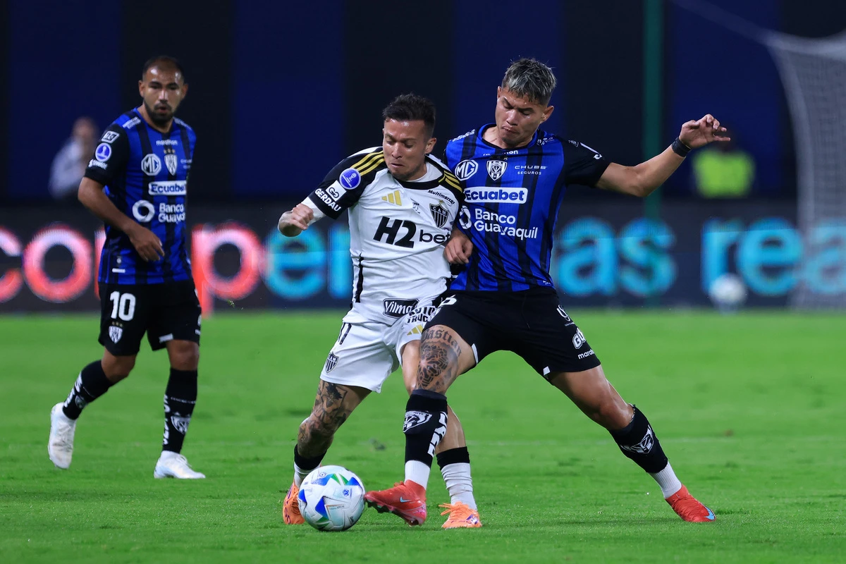 Com gol salvador de Dudu, Atlético-MG arranca empate na Sul-Americana