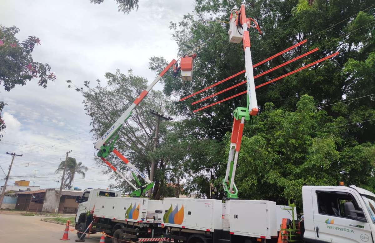 Península dos Ministros fica sem iluminação após instalação de antenas