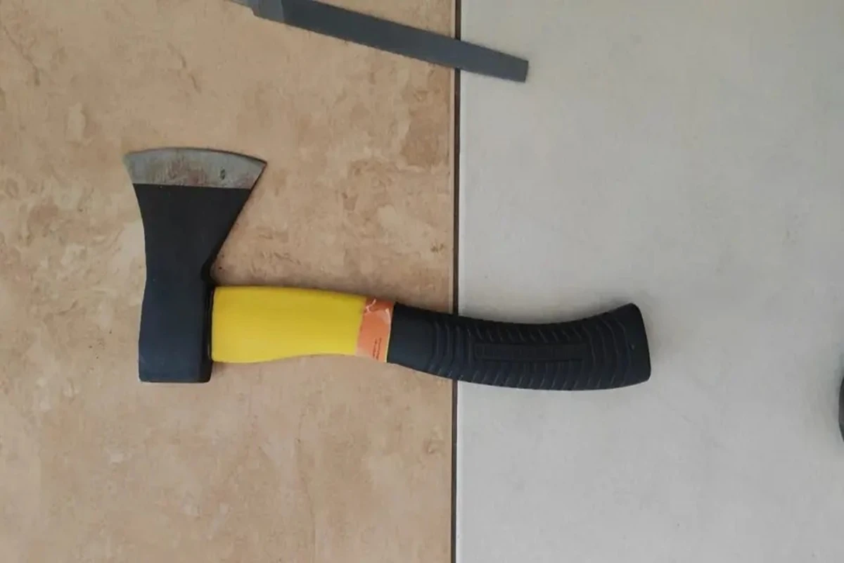 Mulher com”desejo de matar” ataca homem com nove golpes no rosto