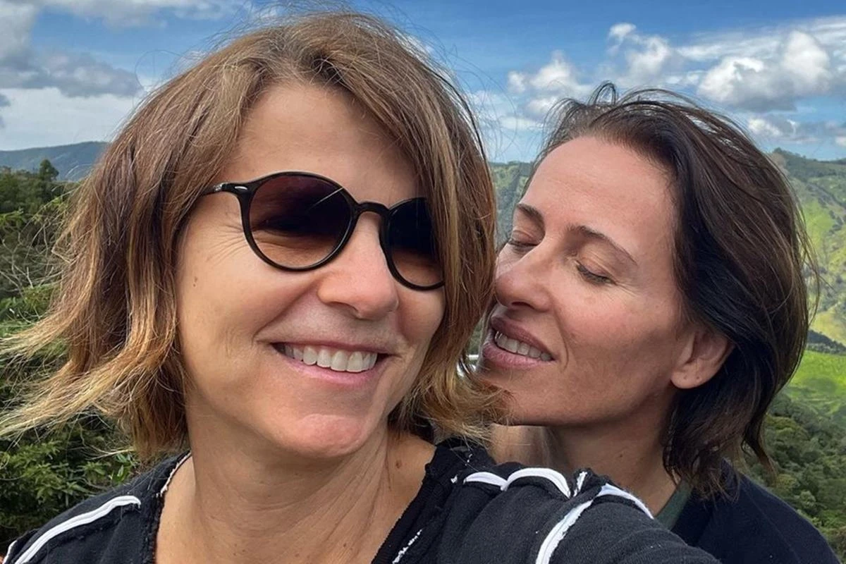Atriz da Globo se assume e vive relação lésbica com cantora