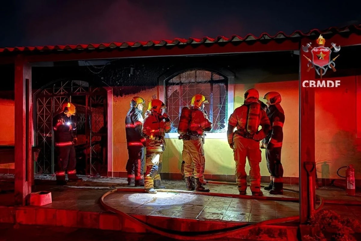 DF: incêndio que matou cinco homens deixou 11 pessoas intoxicadas