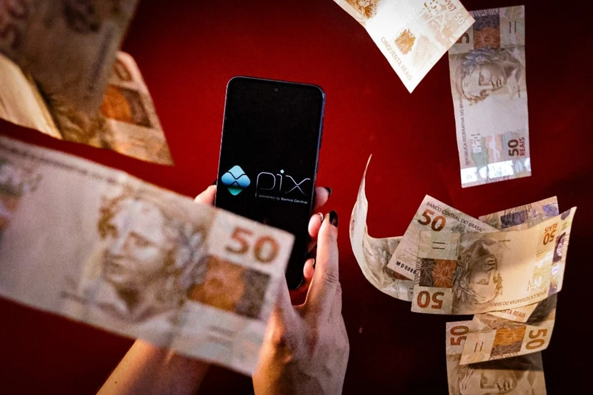 Após aplicar golpe do Pix falso, mulher é presa ao chegar em casa