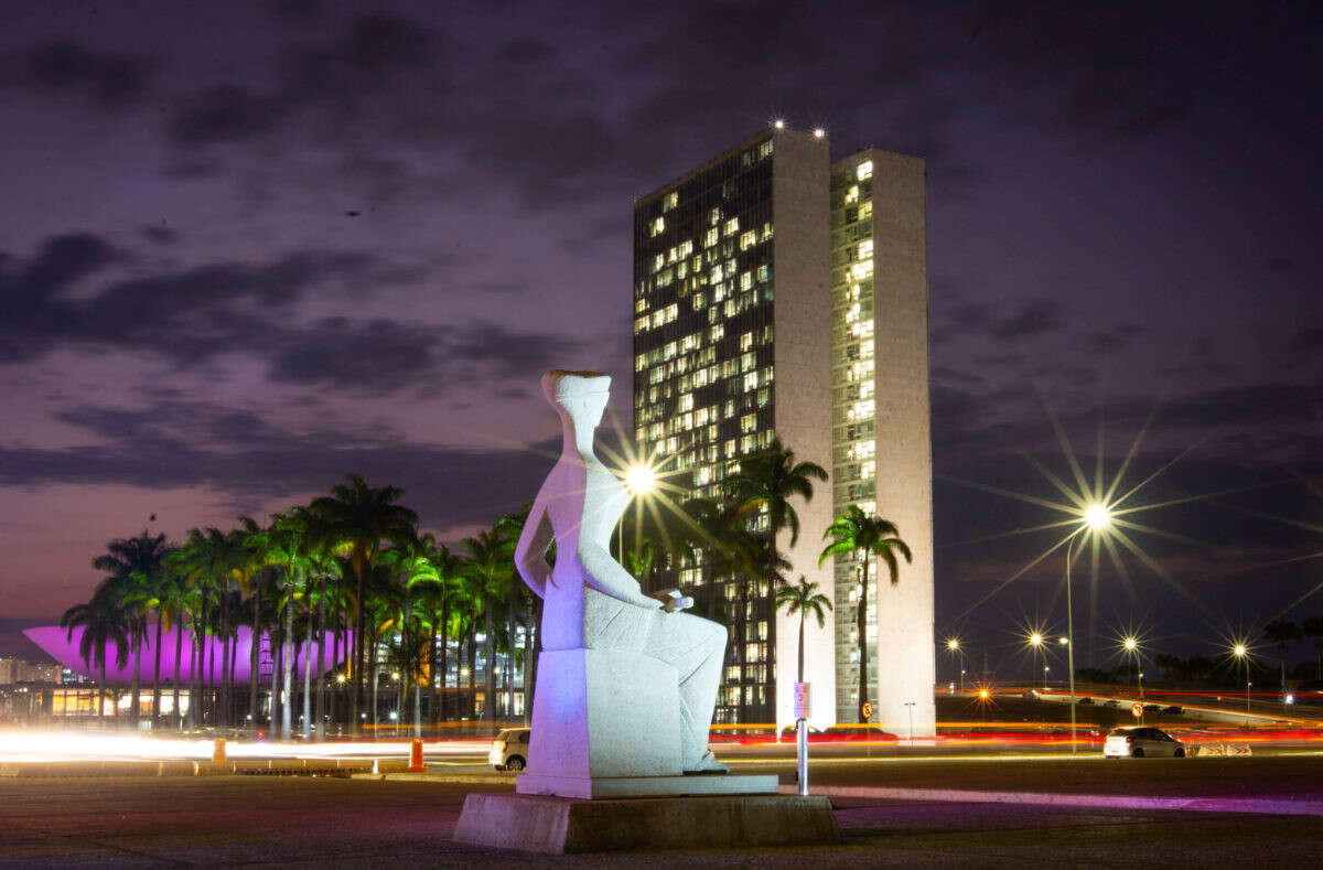 Pacote contra STF: Câmara estica corda antes de reunião sobre emendas