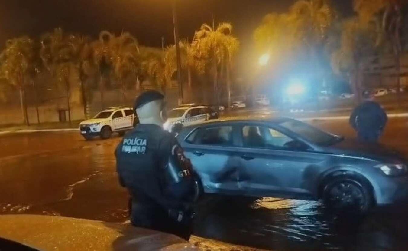 Vídeo: PM tenta tomar celular de coronel do CBMDF durante abordagem