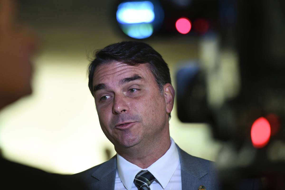 AGU pede ao STF rejeição da queixa de Flávio Bolsonaro contra Haddad