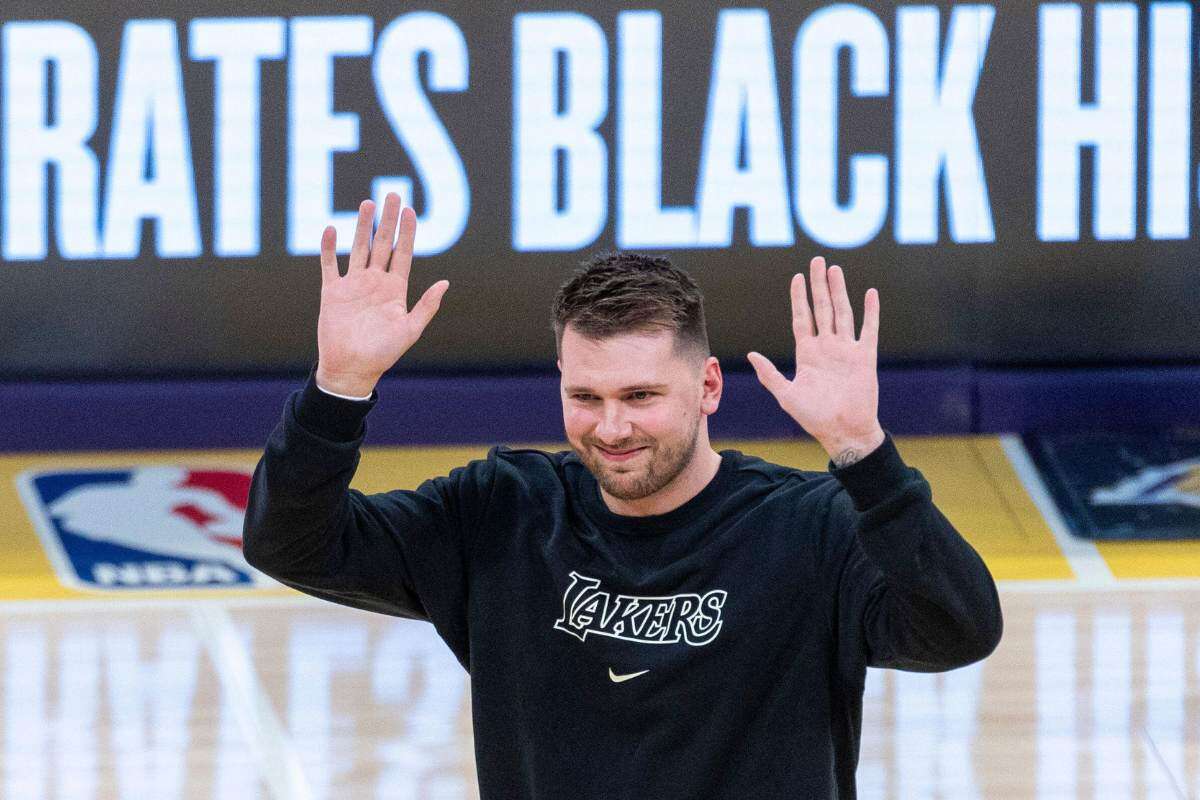 Lakers irá distribuir camisas com o nome de Doncic em sua estreia