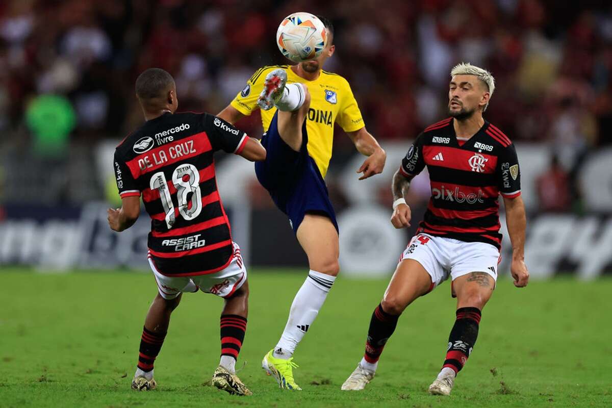 Uruguaio corta pé em casa e desfalca Flamengo contra o Maricá