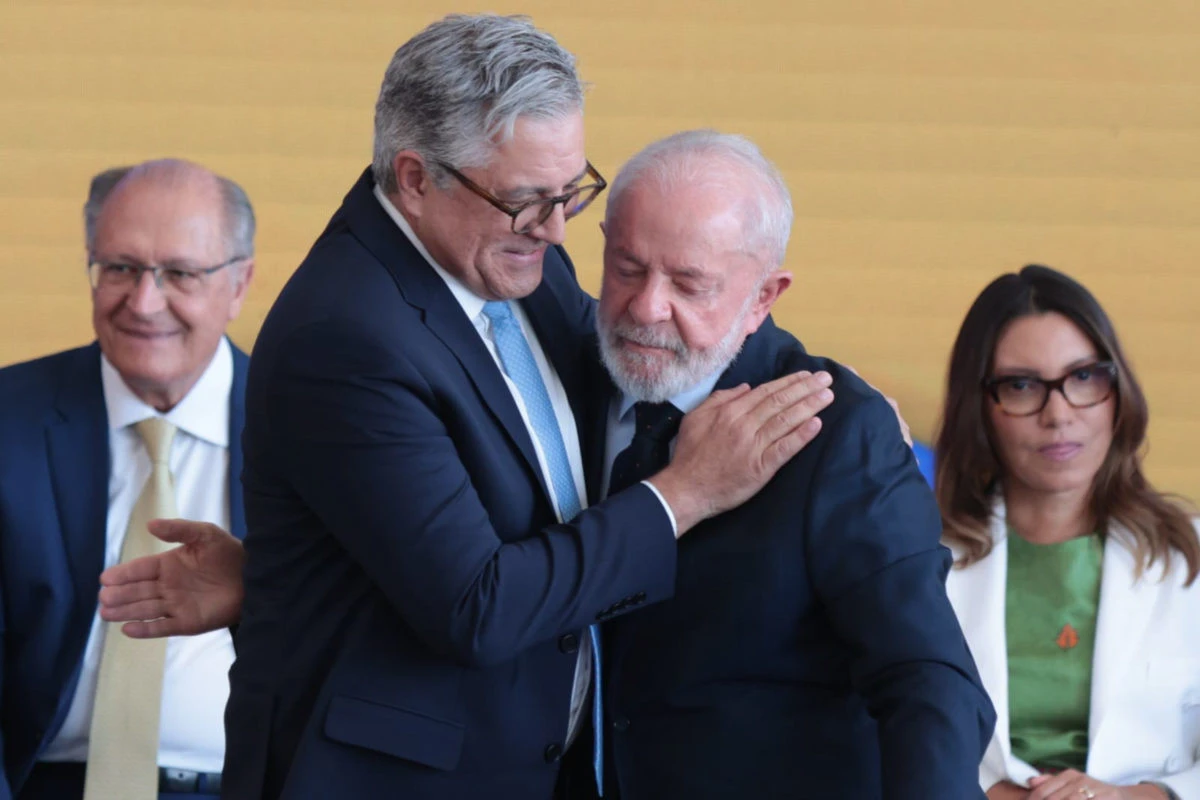 Governo planeja “caravana” de programa para reduzir fila do SUS