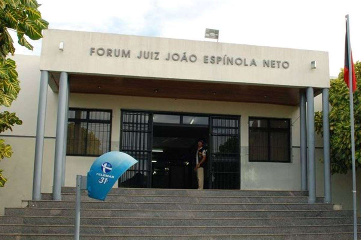 Juiz é aposentado compulsoriamente por favorecer amigo advogado