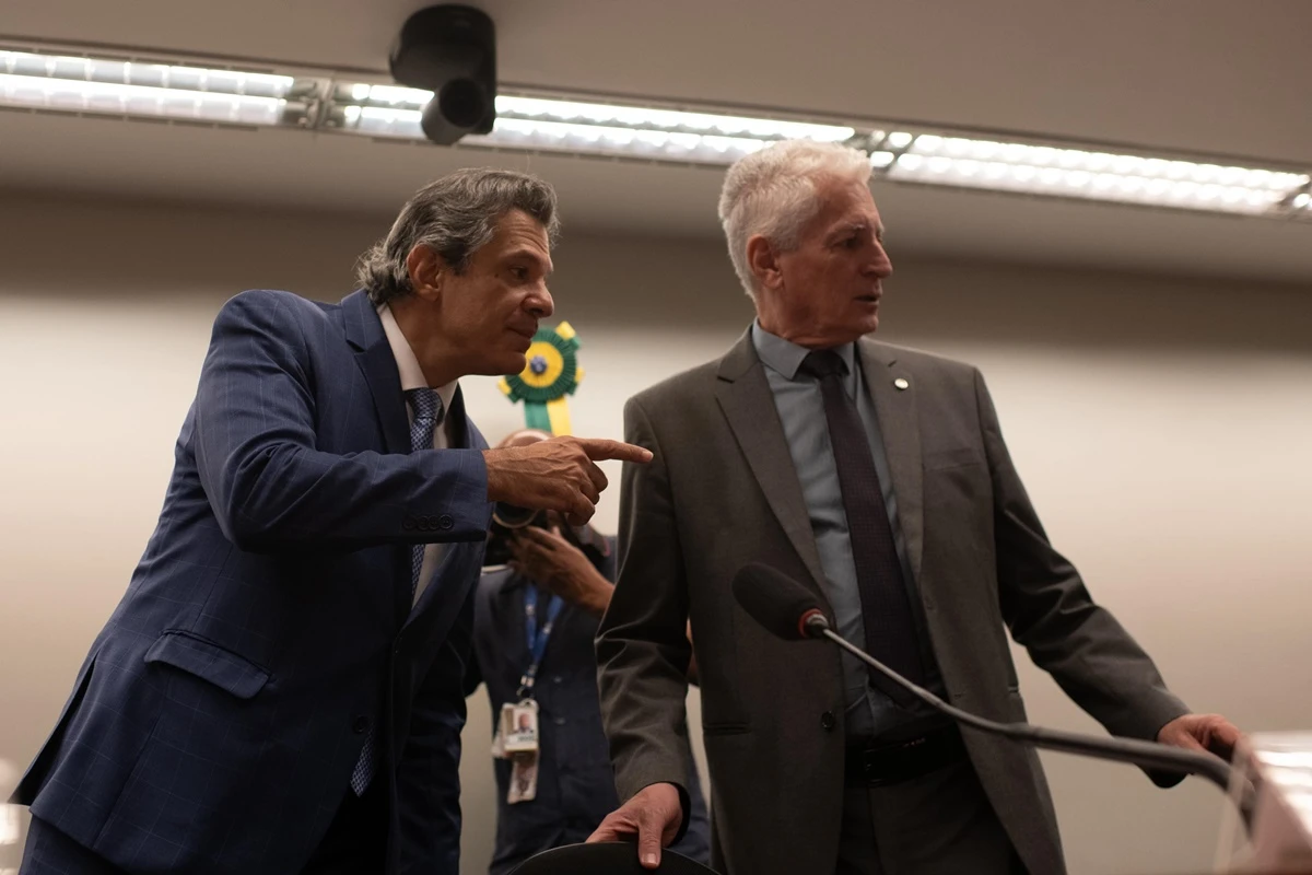 Nikolas critica governo Lula, deixa sessão e Haddad reage: “Molecagem”