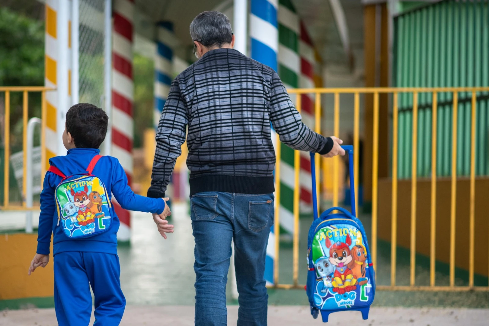 Estudantes começam semana com professores de escolas públicas em greve