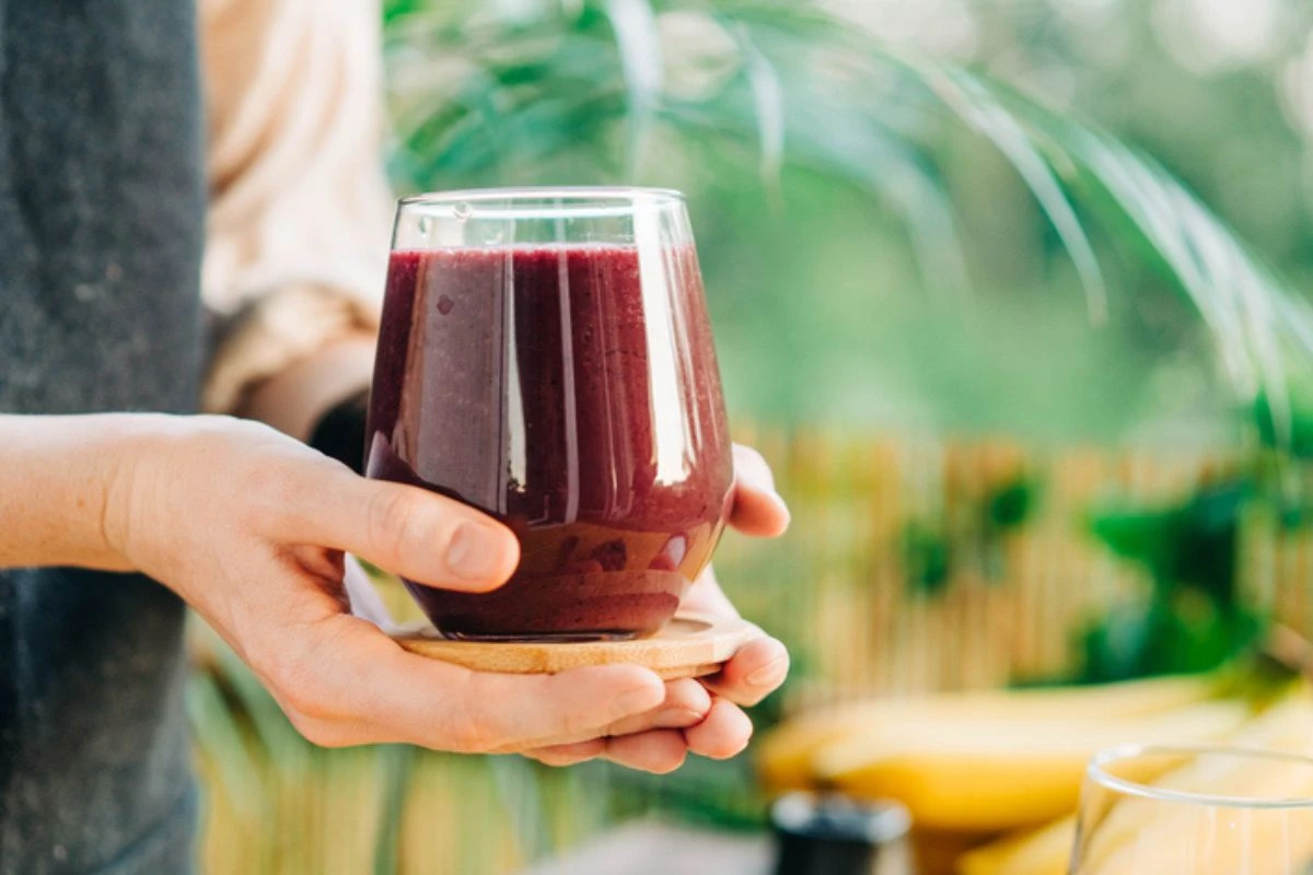 Nutricionista ensina receita de suco detox que “limpa” o fígado
