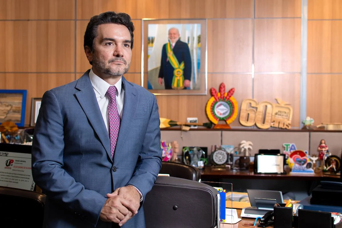 Sabino quer emplacar sucessora no Ministério do Turismo; saiba quem