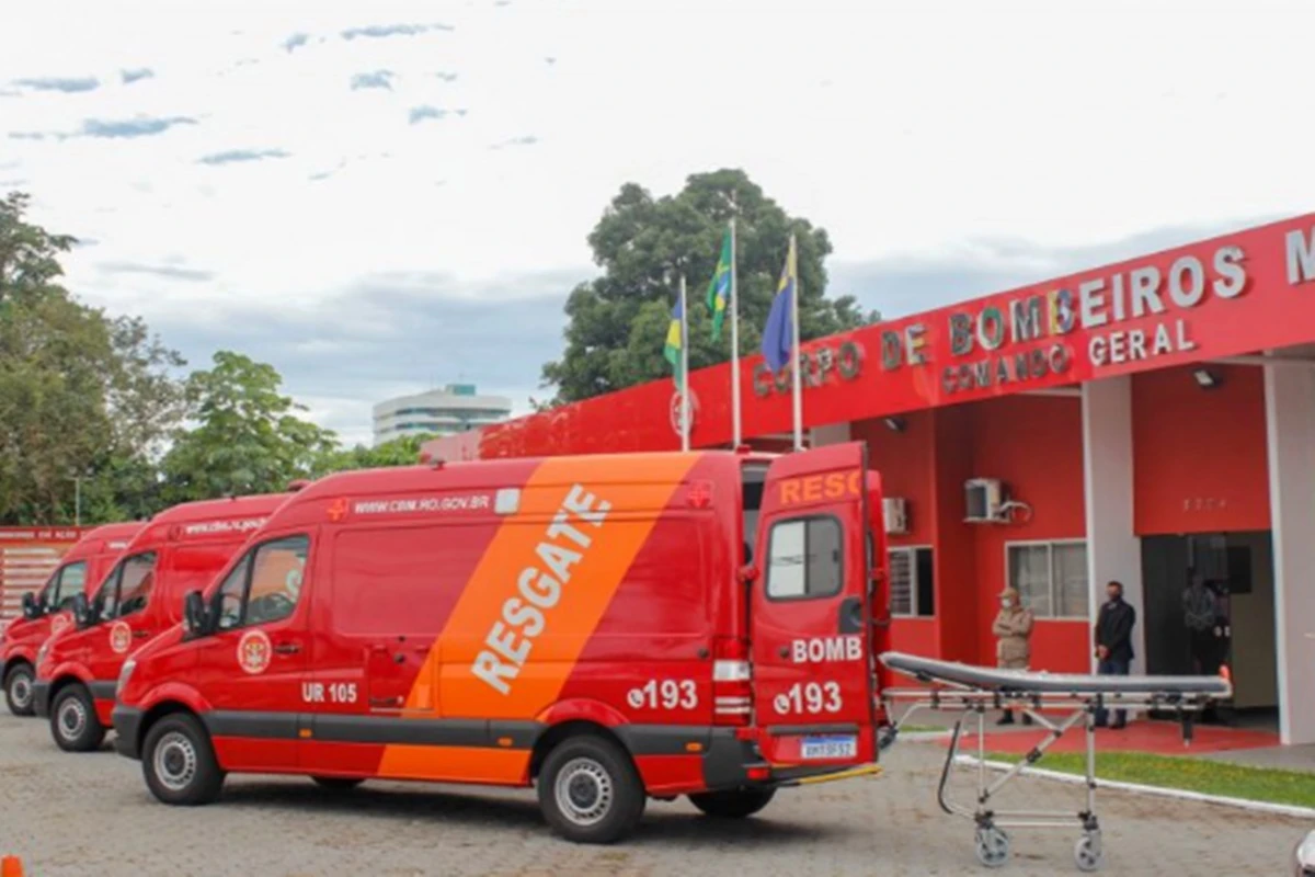 Acidente entre ambulância e carreta mata grávida e médica em Rondônia