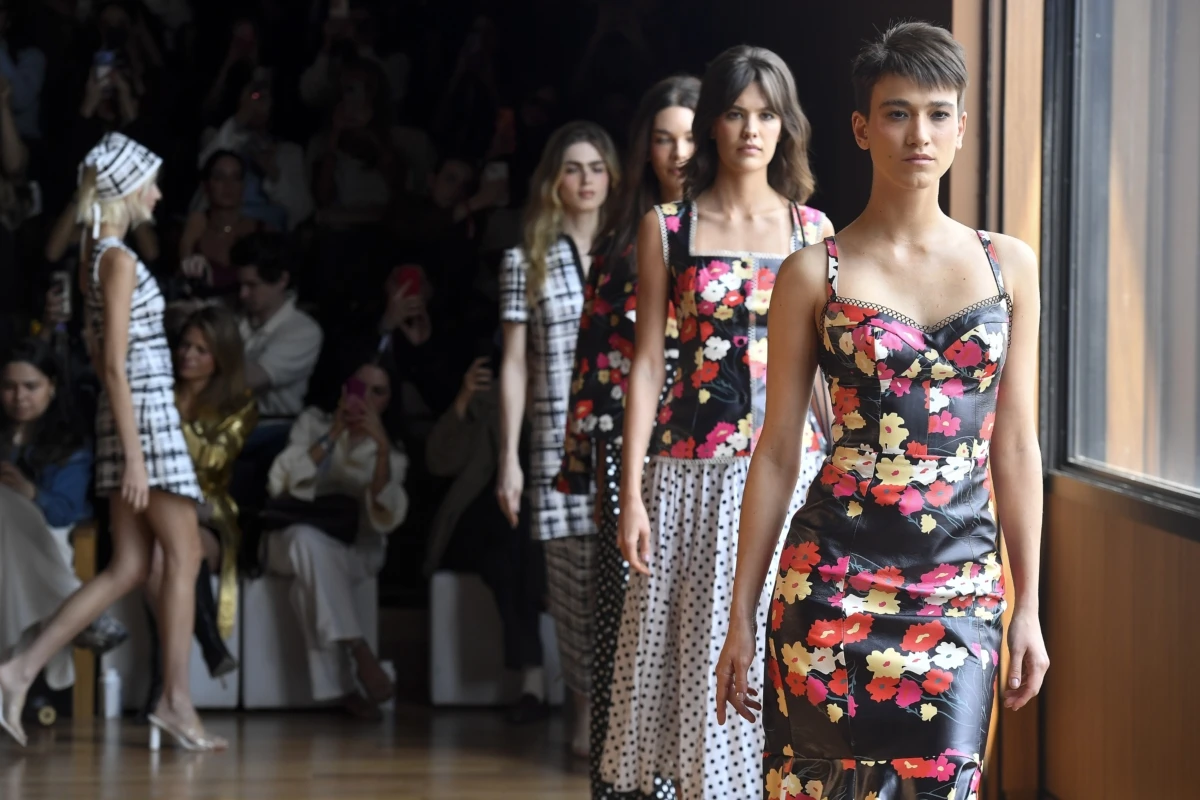 Estampas floridas dominam o SPFW N60: veja tendências do evento