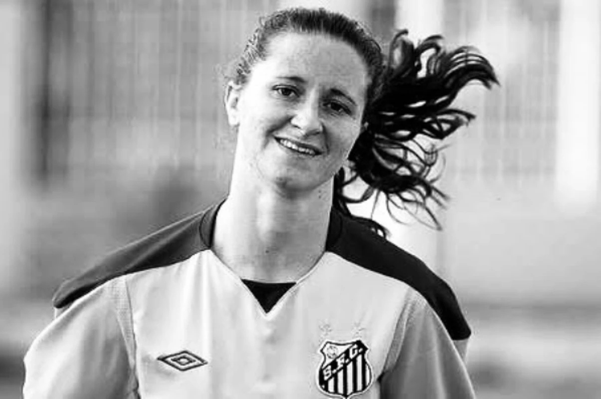 Ex-atacante do Santos morre aos 43 anos vítima de câncer no útero