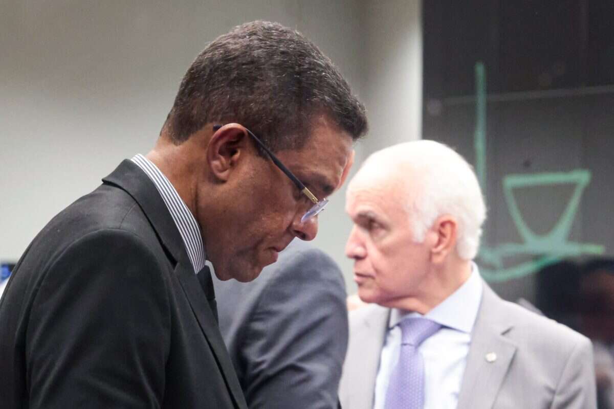 Bancada evangélica elege Gilberto Nascimento como presidente