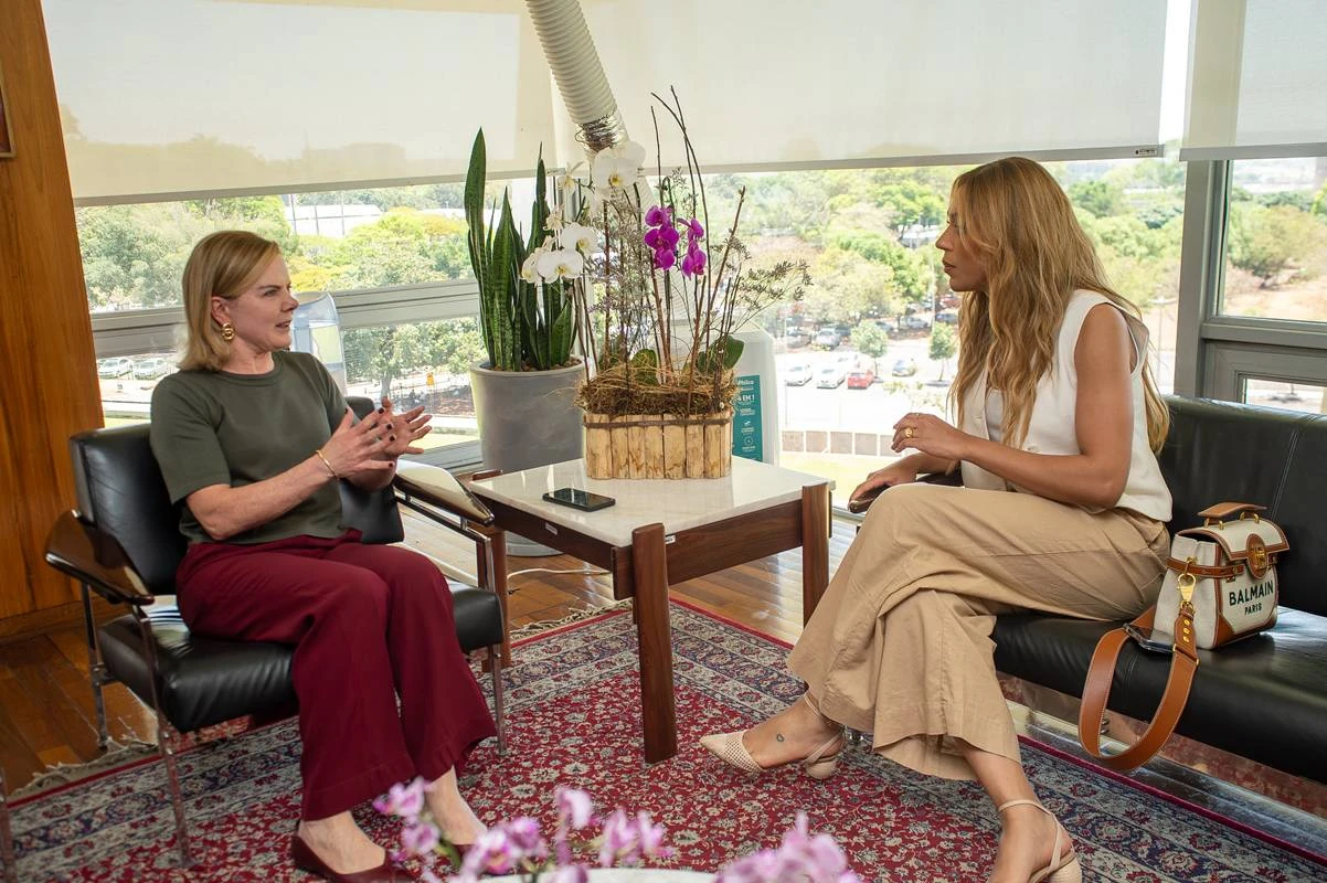 Após aprovação do IR, Gleisi e Erika Hilton discutem fim da escala 6×1