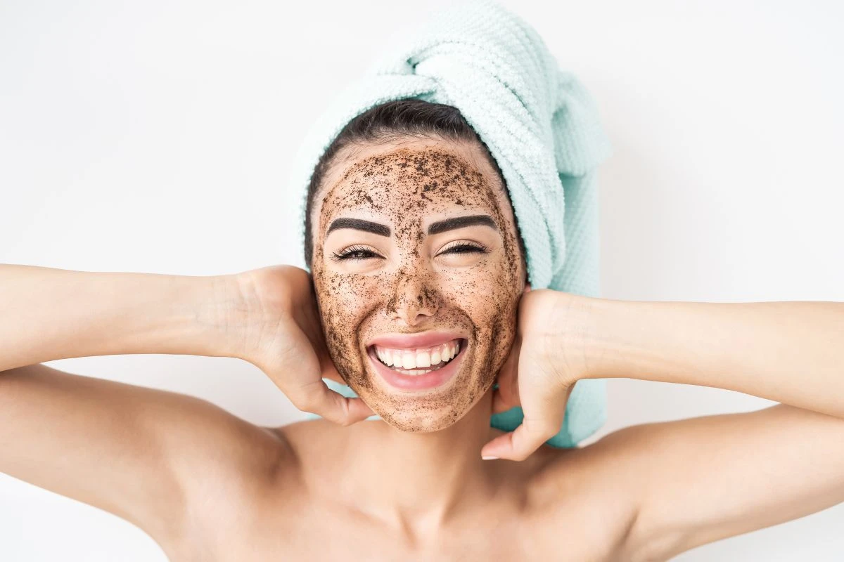 Pele lisinha: sabonete esfoliante de café reduz manchas e linhas finas