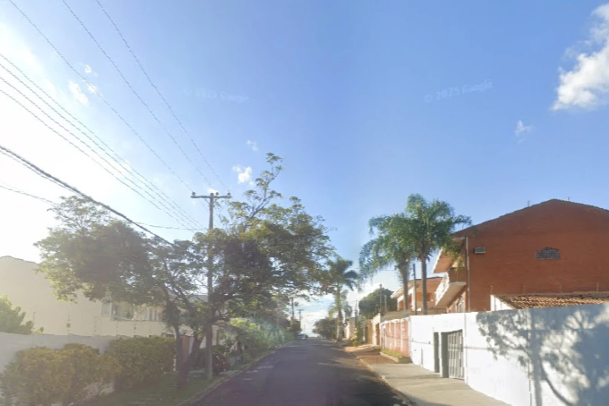 Dupla é presa enquanto fazia homem de 71 anos refém em roubo de casa