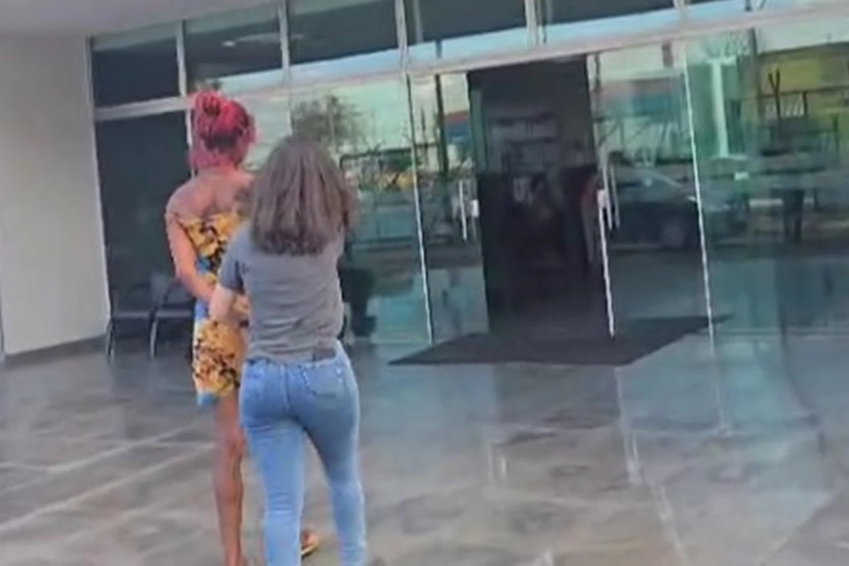 Vídeo: foragida, travesti que estava em situação de rua é presa no DF