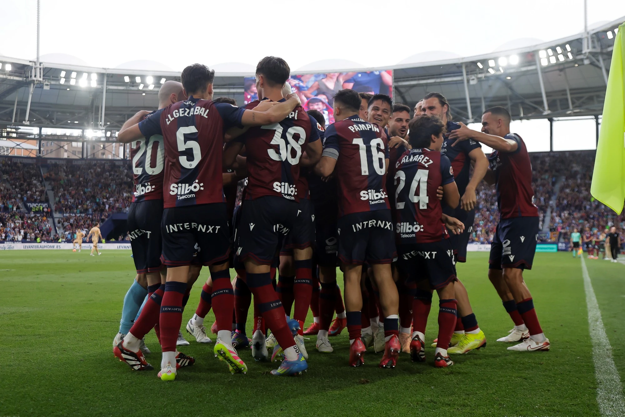 Clube espanhol tem seis atletas inscritos antes do início da La Liga