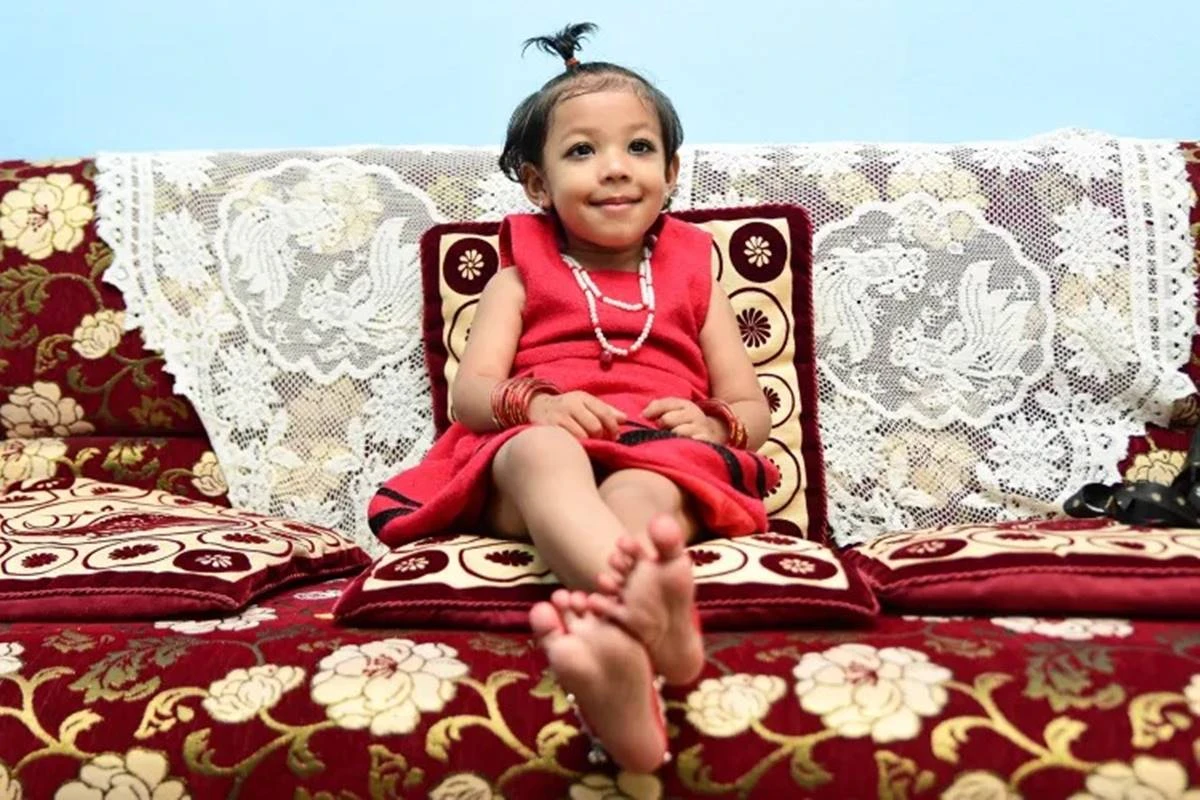 Kumari: menina de 2 anos é reverenciada como “deusa virgem” no Nepal