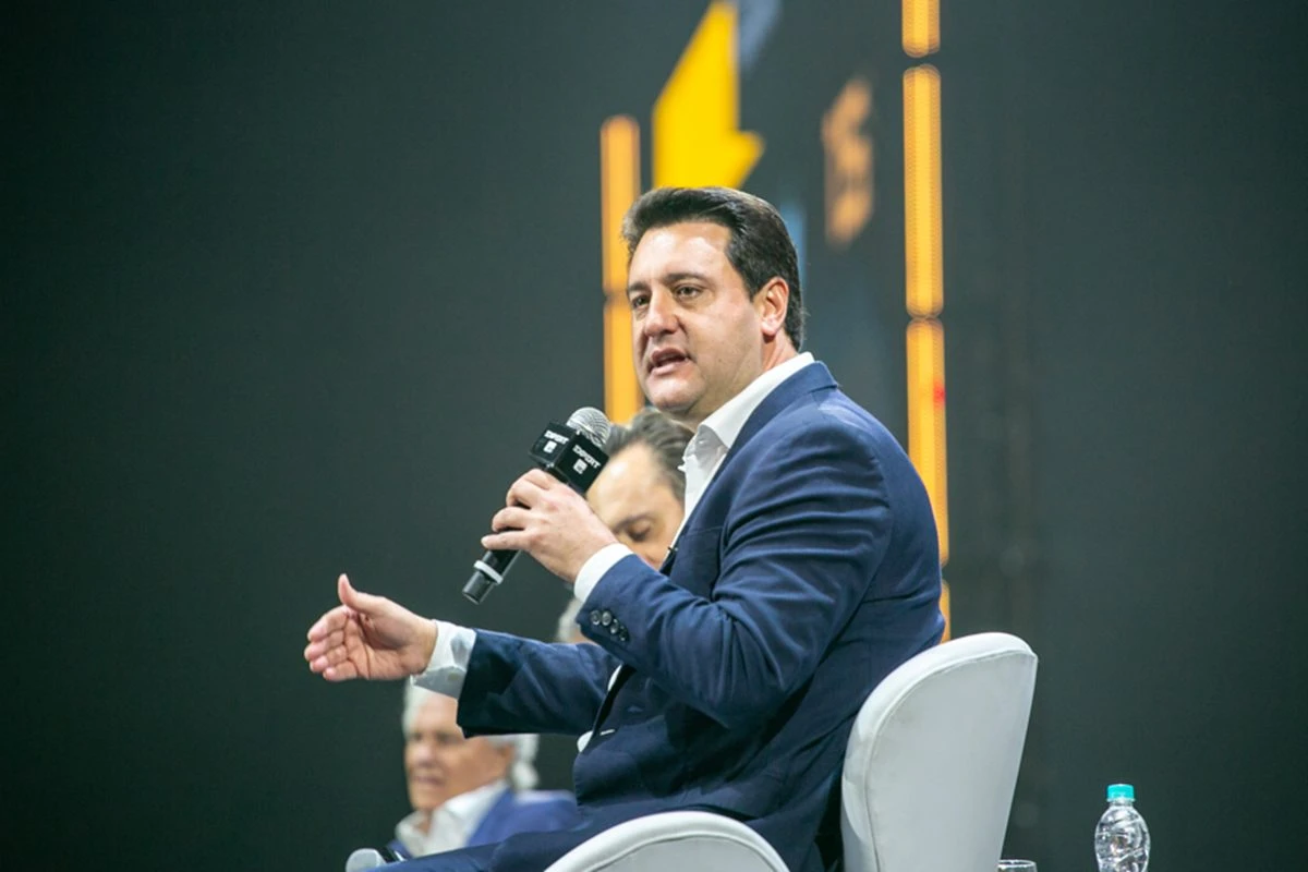 Lula “se vitimiza”, diz Ratinho Jr. sobre reação do Brasil ao tarifaço