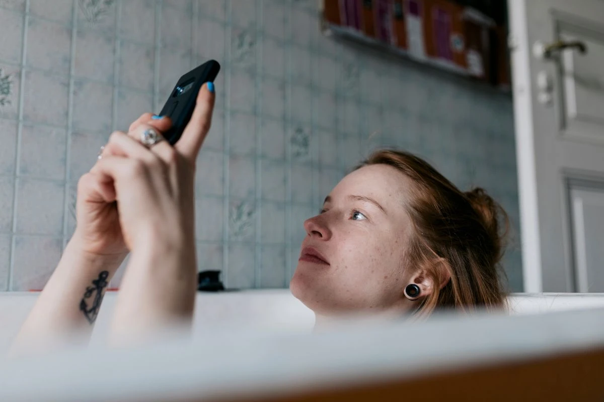 “Foguinho” nos Stories: expert revela se flerte é considerado traição