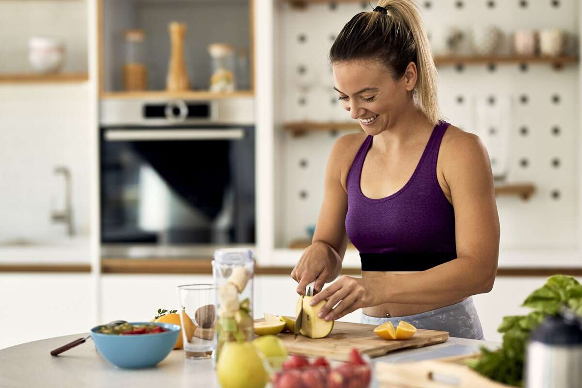 É melhor comer antes ou depois do treino? Nutricionistas esclarecem