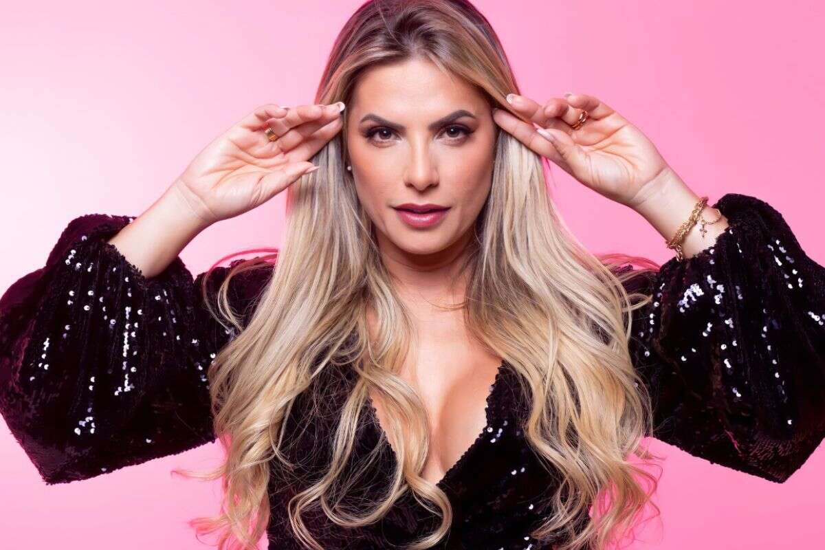 Yara Vellasco prepara o primeiro DVD da carreira