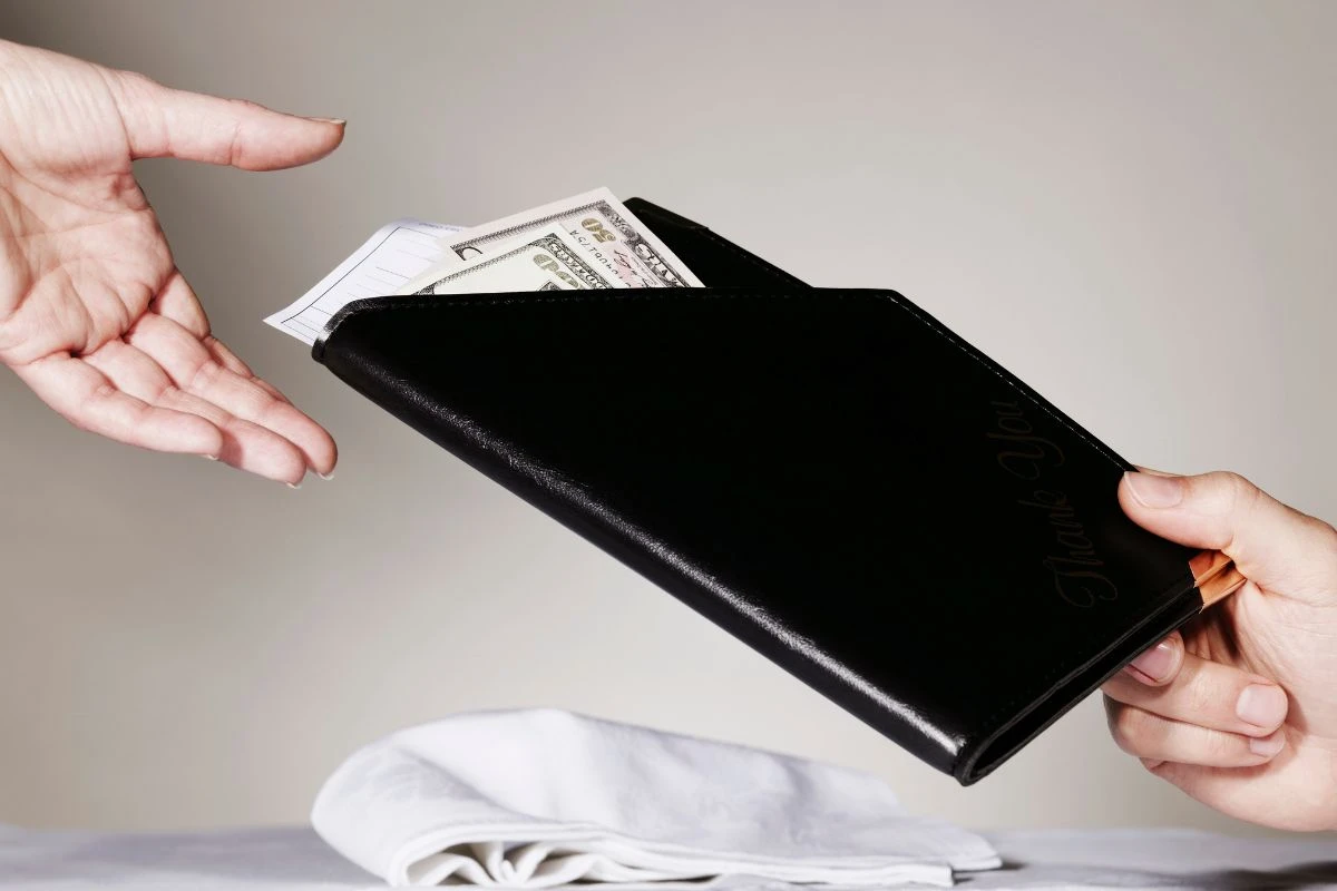 Cliente erra valor e deixa gorjeta de R$ 27 mil nos Estados Unidos