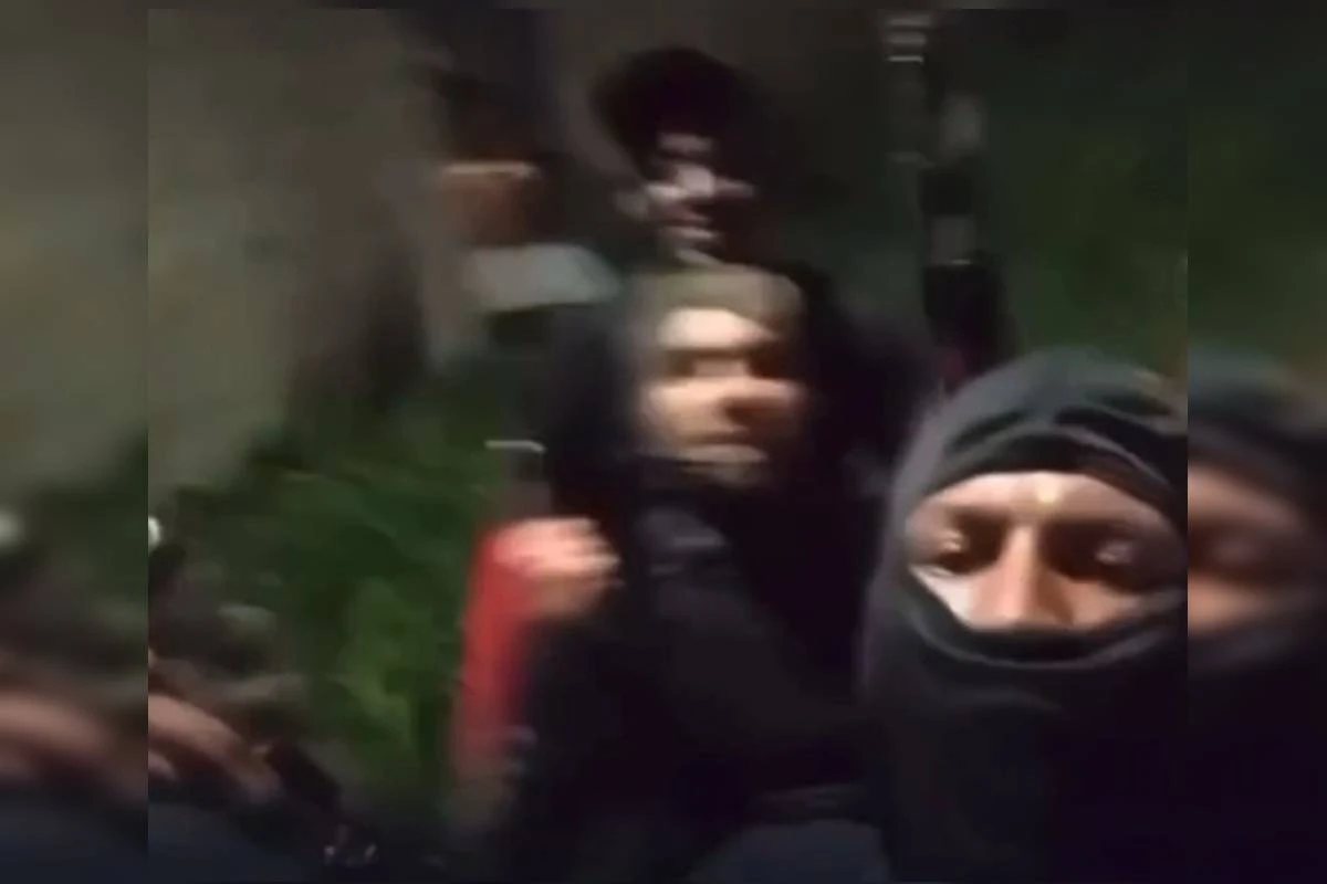 Faccionados do CV zombam da polícia: “Os cria tá na pista. Só AK-47”.