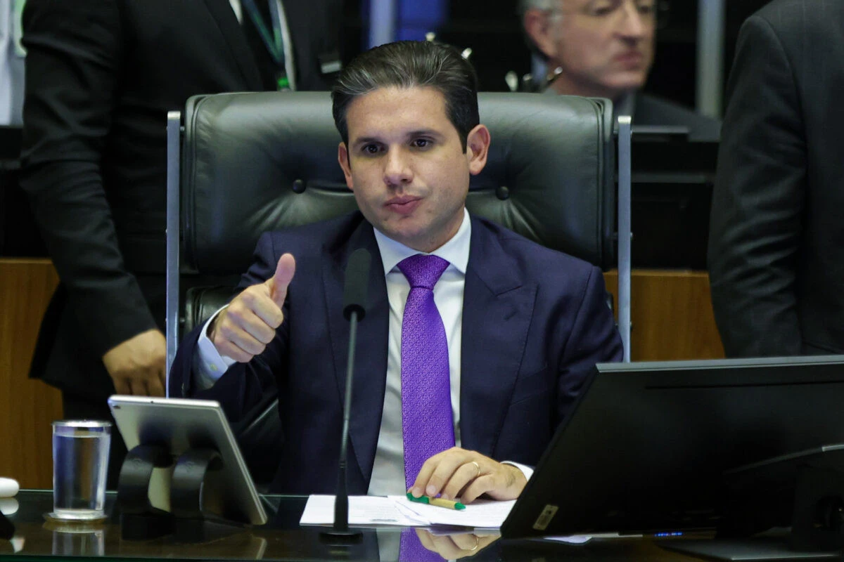 Motta indefere indicação de Eduardo Bolsonaro como líder da Minoria