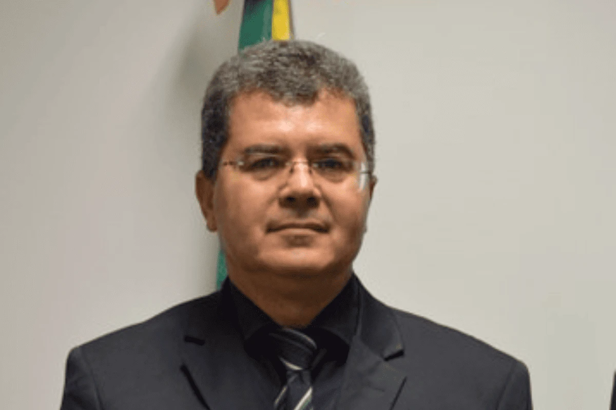 Juiz tem promoção negada e acusa desembargador com quem brigou no futebol de prejudicá-lo