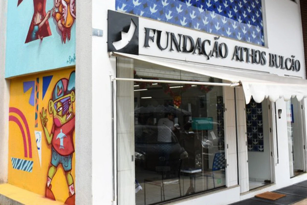 Ibaneis sanciona lei que cede terreno à Fundação Athos Bulcão
