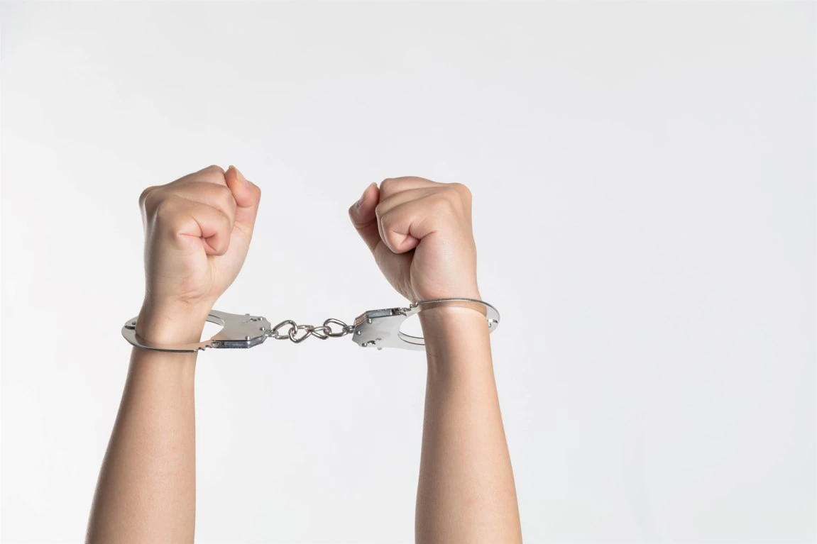 “Dama da Morte” é condenada por matar garota no “Tribunal do Crime”